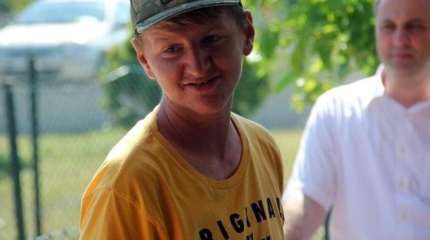 Vali Eşi Yarbay &Ccedil;etinkaya, Şapka S&ouml;z&uuml;n&uuml; Tuttu