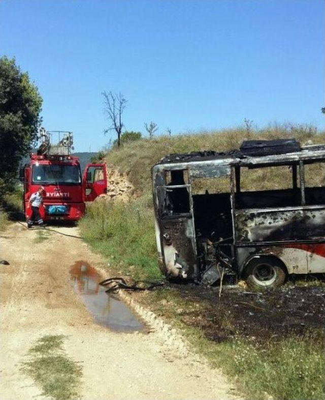 Osmaneli’de Park Halindeki Otobüs Yandı