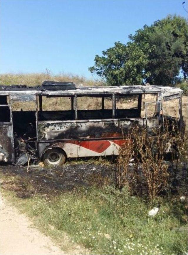 Osmaneli’de Park Halindeki Otobüs Yandı