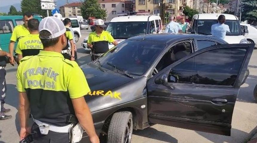 Ehliyetsiz S&uuml;r&uuml;c&uuml; Ortalığı Birbirine Kattı