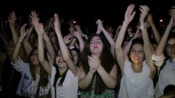 Bülent Arınç, Ferhat Göçer Konserine Katıldı G2