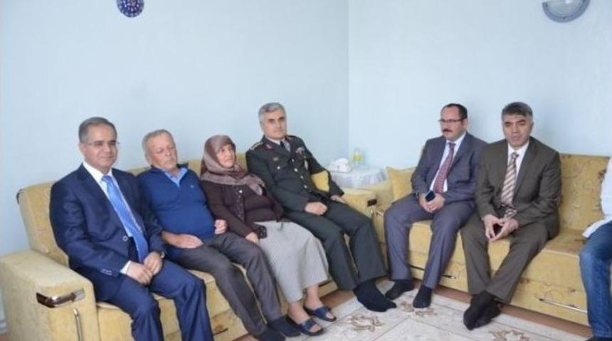 Vali Tapsız&rsquo;ın Bayram Ziyaretleri