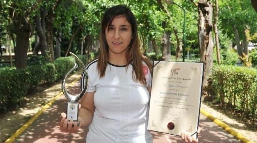 Madalya Değil Ama G&ouml;n&uuml;lleri Kazandı