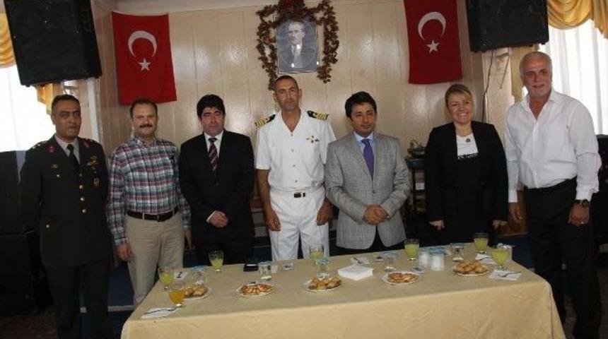 Urla&rsquo;da Ramazan Bayramlaşması