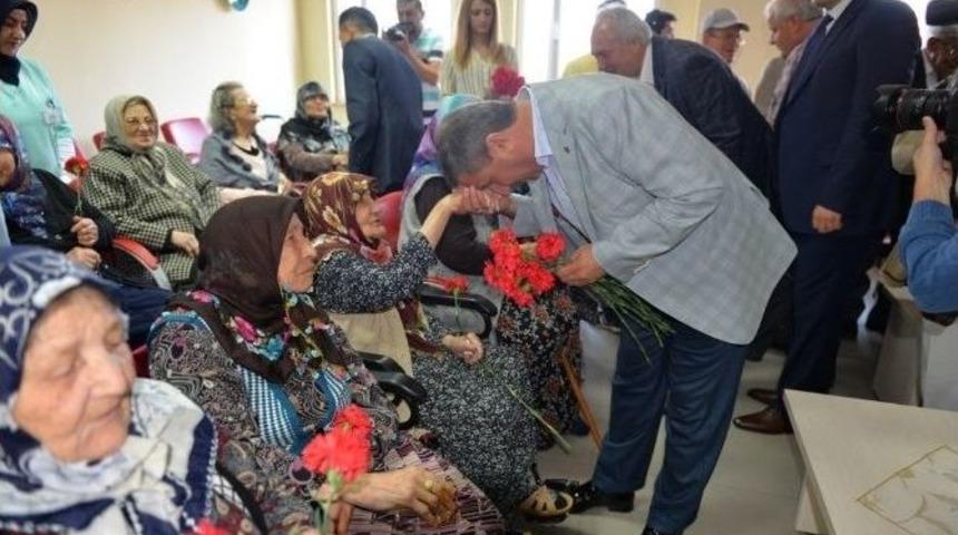 Huzurevi Ve &Ccedil;ocuk Sevgi Evi Sitesi&rsquo;nde Bayram