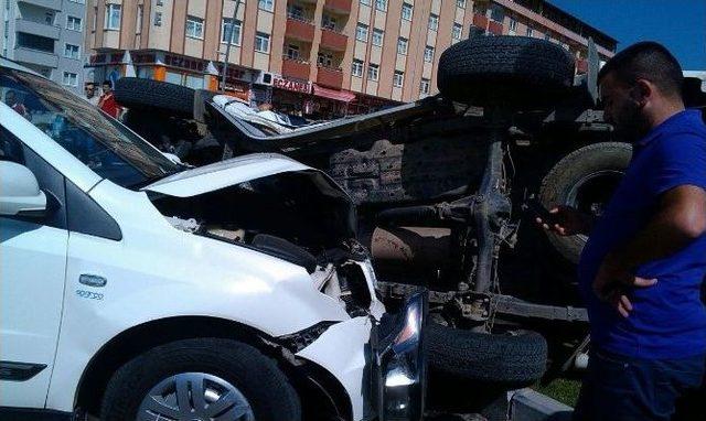 Erzurum’da Trafik Kazası: 3 Yaralı