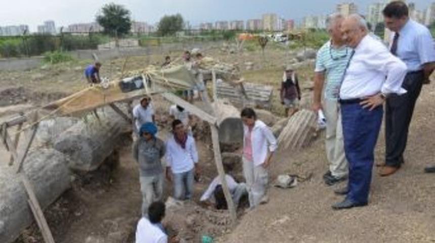 Soli Pompeipolis Antik Kent Kazıları S&uuml;r&uuml;yor