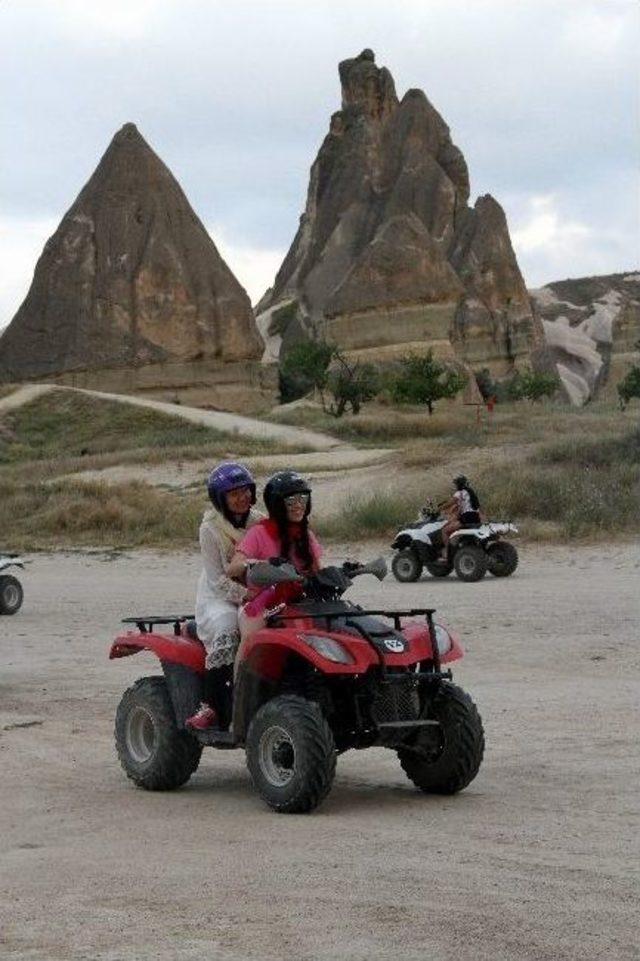 Turistler Kapadokya’yı Atv Turları İle Keşfediyor