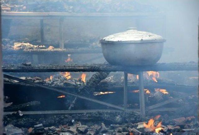 Karabük'te Yemek Pişirirken Köy Konağı Yandı