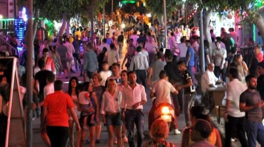 G&uuml;nd&uuml;z Deniz Keyfi, Gece Eğlence