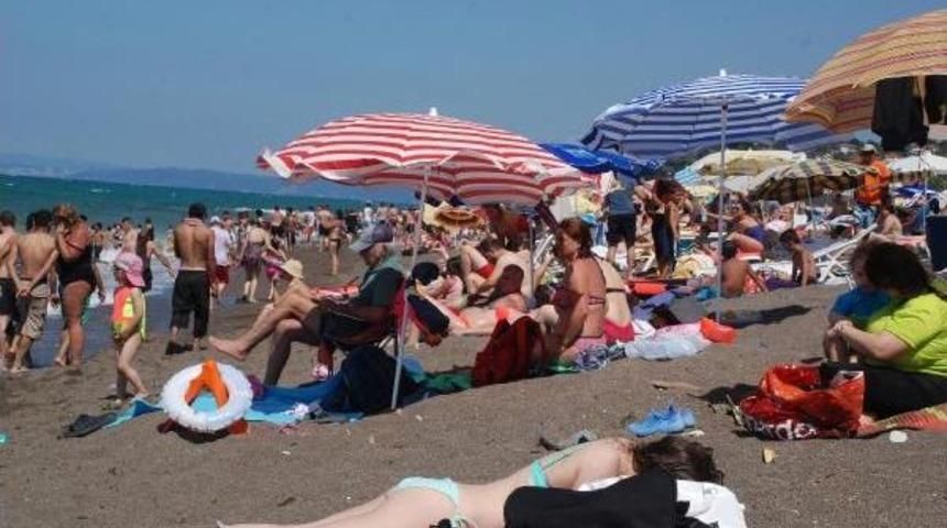 Ak&ccedil;akoca'da Plajlar Doldu