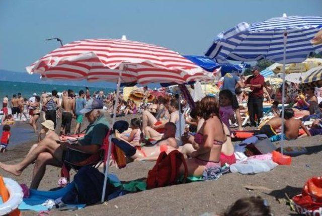 Akçakoca'da Plajlar Doldu