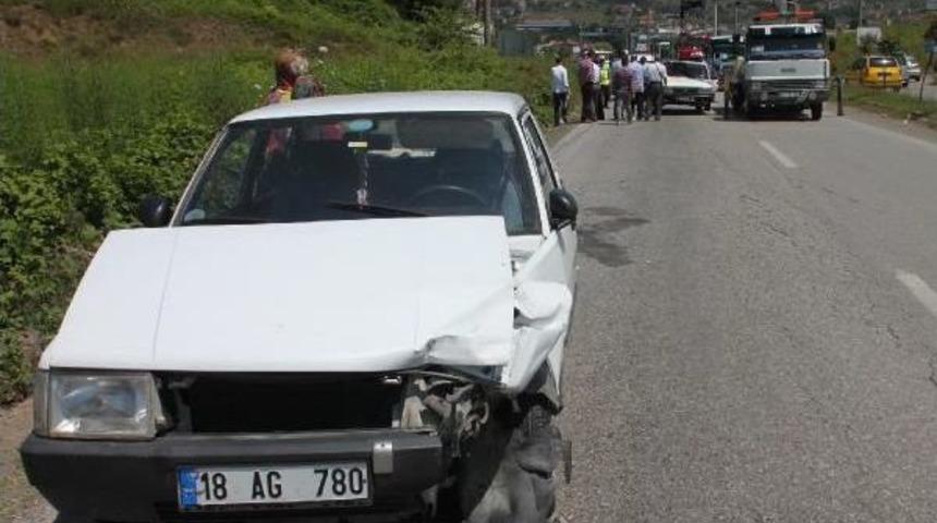Zonguldak'ta Iki Otomobil &Ccedil;arpıştı: 2 Yaralı