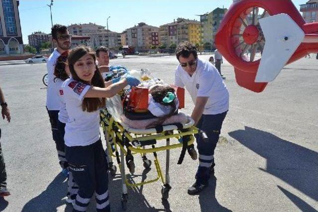 Kazada Yaralanan Semanur Için Ambulans Helikopter Kalktı