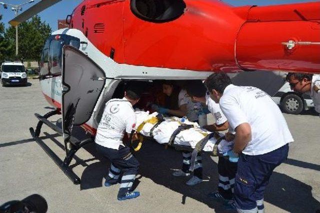 Kazada Yaralanan Semanur Için Ambulans Helikopter Kalktı