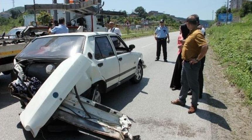İki Otomobil Kafa Kafaya &Ccedil;arpıştı: 2 Yaralı