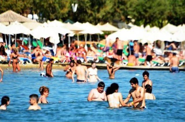 Bodrum'da Beach Club'lar Boşaldı, Halk Plajları Doldu Taştı