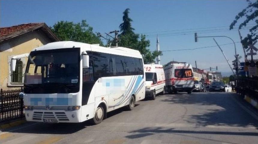 Hemzenin Ge&ccedil;idindeki Kazada Ambulans Şof&ouml;r&uuml; Hafif Şekilde Yaralandı