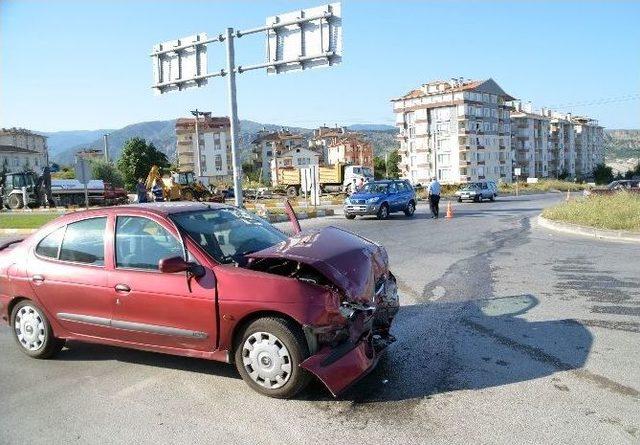 Tosya D-100’de Trafik Kazasında 3 Kişi Yaralandı