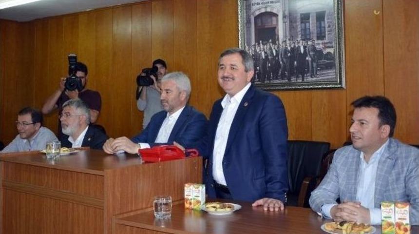 Belediyede Vatandaşlarla Bayramlaşma