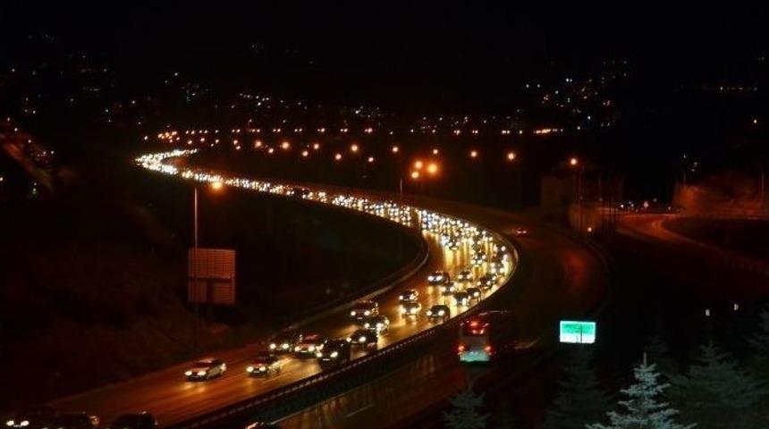 Tatilcilerin D&ouml;n&uuml;ş &Ccedil;ilesi Başladı