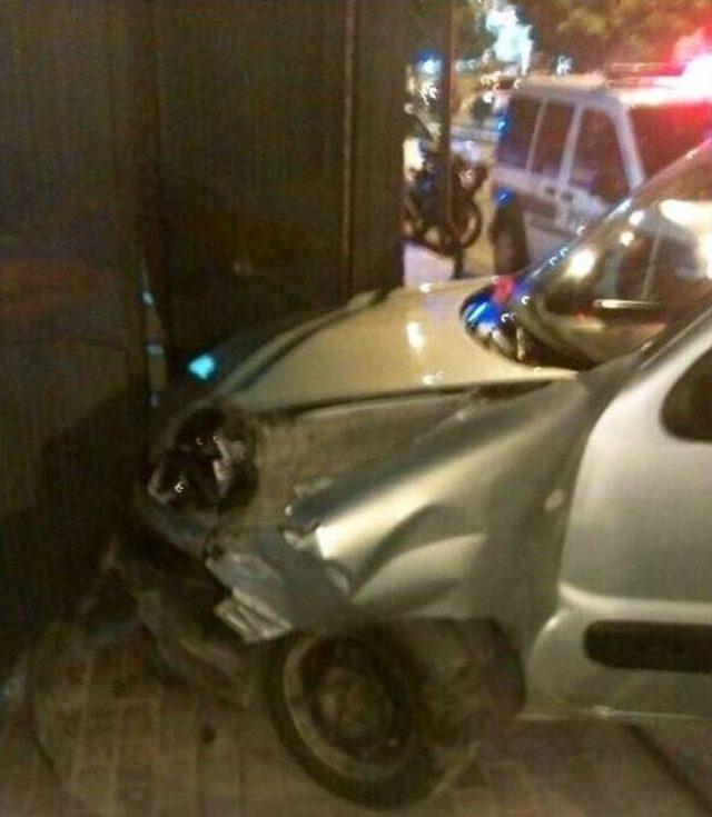 Kaymakamlık Konutuna Çarptı, Kaza Anı Kameraya Yansıdı 2