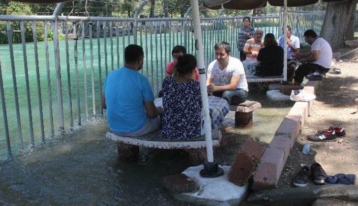 Kanaldan Taşan Sularla Serinliyorlar G4