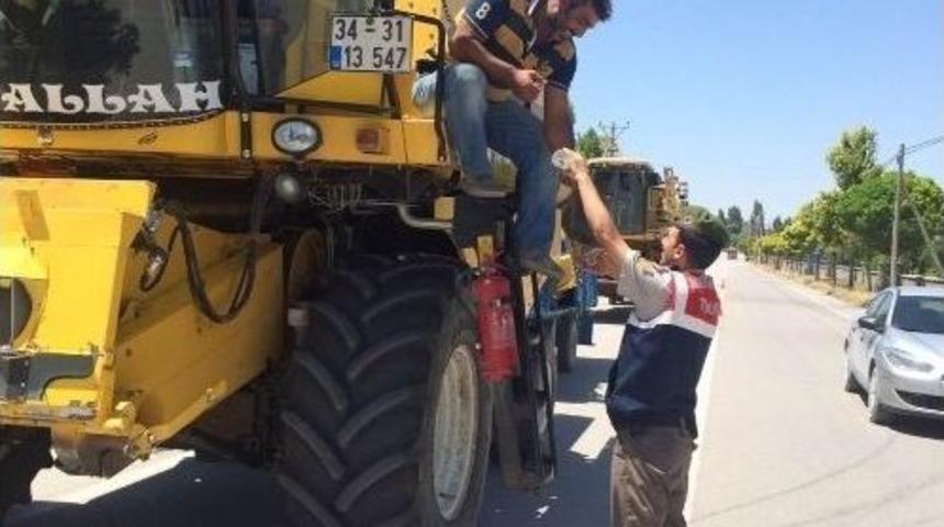 Kulu Jandarmadan S&uuml;r&uuml;c&uuml;lere Bayram Şekeri