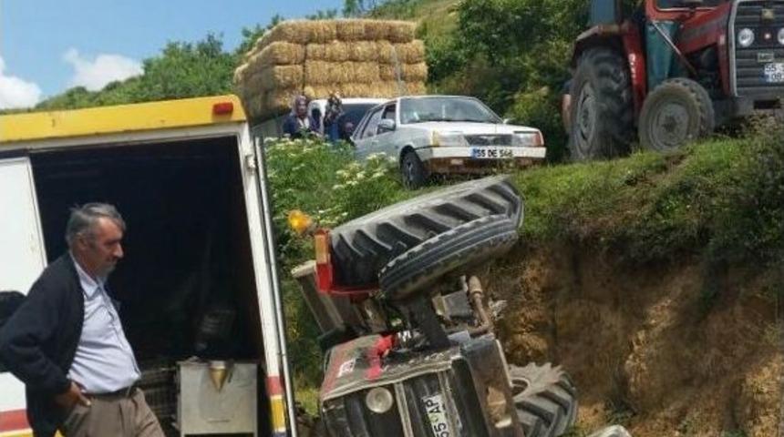 Trakt&ouml;r Şarampole Yuvarlandı: 3 Yaralı