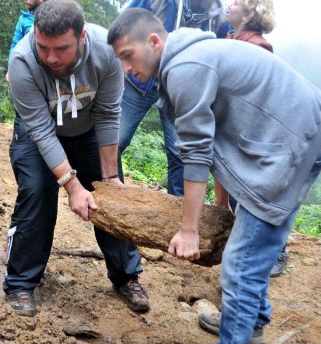 ‘Yeşil Yol Yerine Mevcut Yolların Bakımı Yapılsın’ Dediler, Kazma-Kürekle Işe Koyuldular