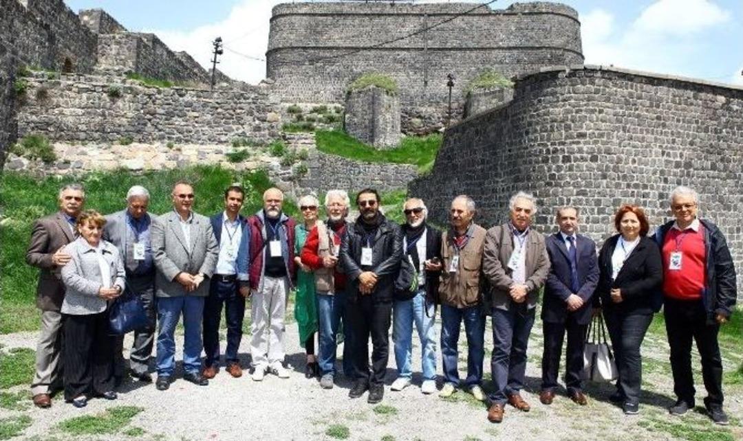 Usta Ressamlar Serhat İllerini Tuvale &Ccedil;izdi