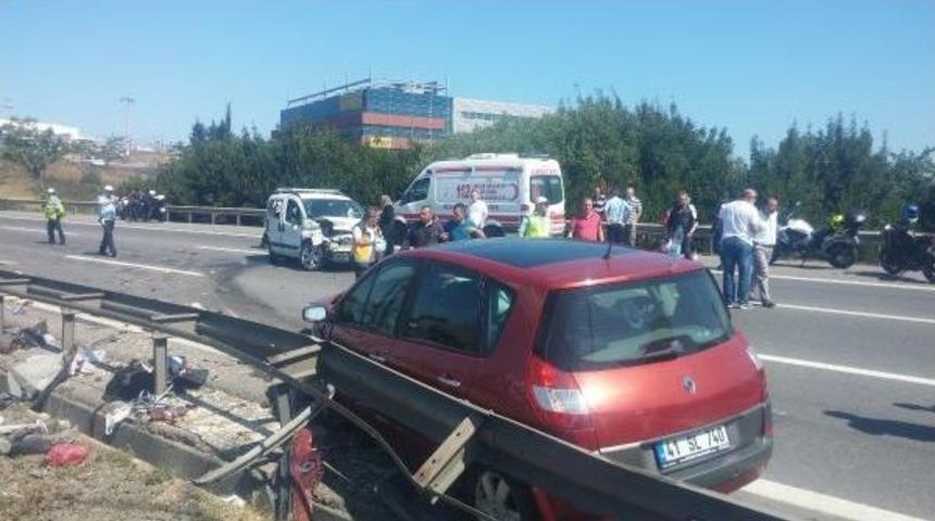 Camı A&ccedil;an Kızını Uyarırken Kaza Yaptı