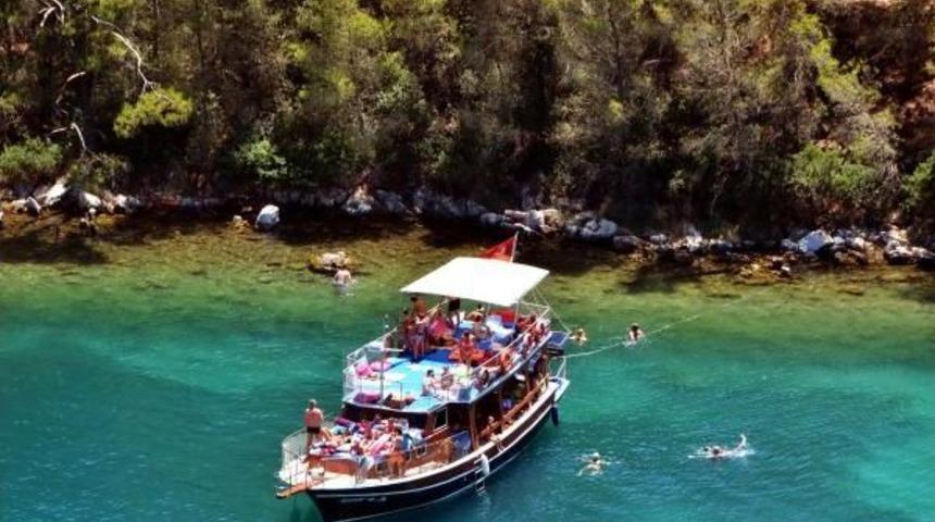 Bodrum'un Cennet Koylarında Tekne Bağlayacak Yer Kalmadı