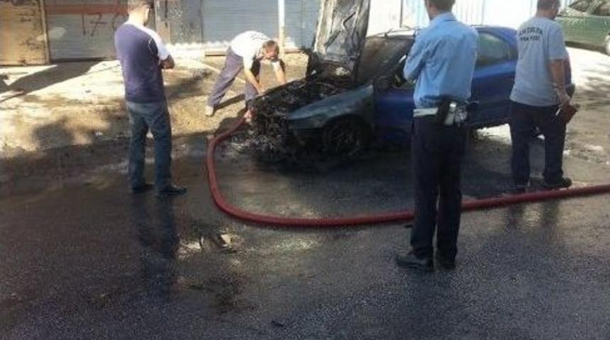 Seyir Halindeki Ara&ccedil; Alev Aldı