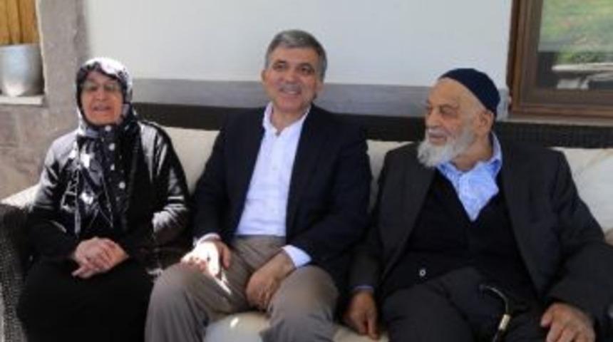 Abdullah G&uuml;l, Annesi Ve Babası İle Bayramlaştı