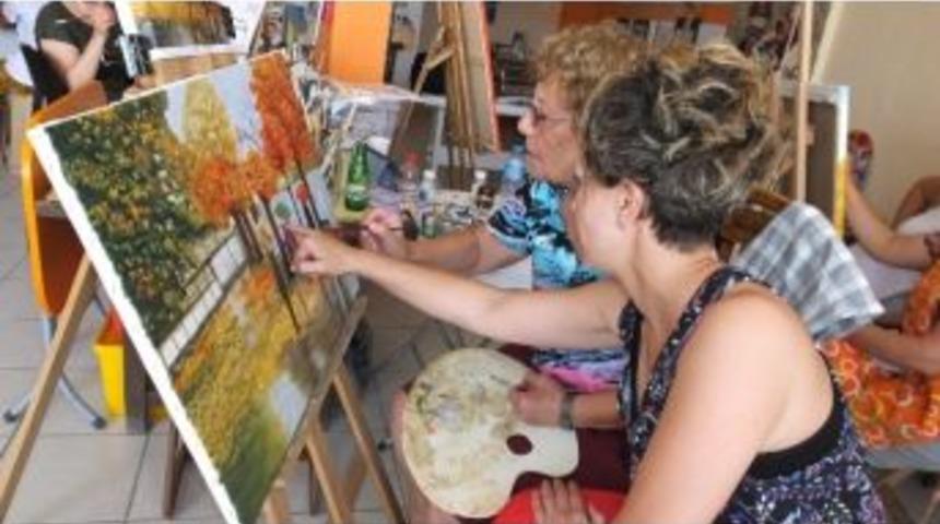 Burhaniye&rsquo;de Sanat At&ouml;lyesi Kadınları Ressam Yaptı