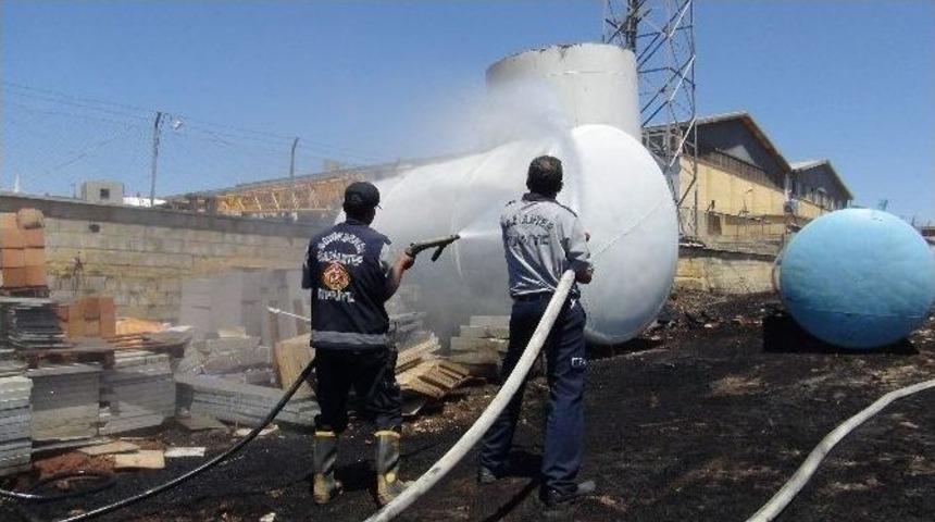 Yakıt Tankerlerine Sı&ccedil;rayan Yangın Son Anda S&ouml;nd&uuml;r&uuml;ld&uuml;