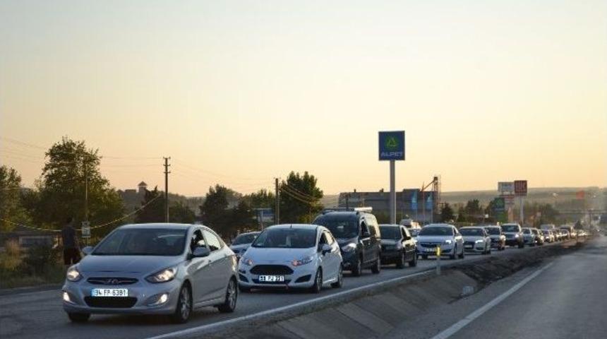Tatilcilerin D&ouml;n&uuml;ş &Ccedil;ilesi Başladı