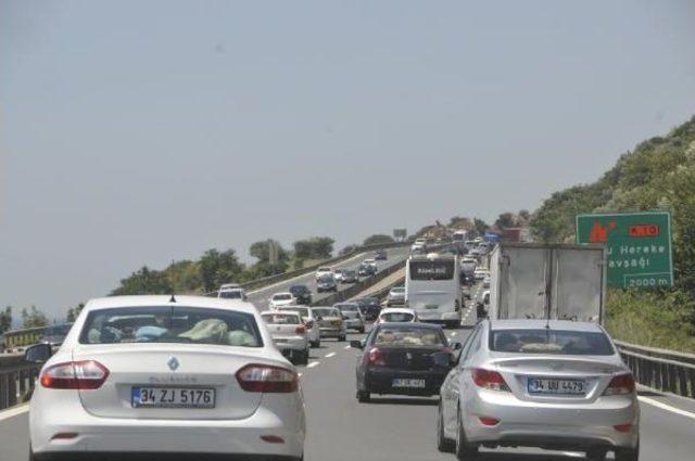 İstanbul'a Dönüş Trafiği Öğleden Sonra Yoğunlaştı