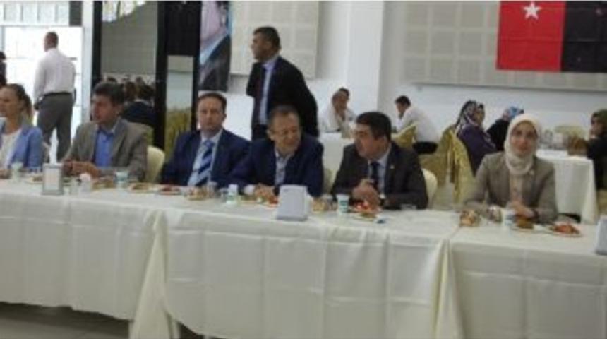 K&ouml;rfezdeki Ak Partililer Burhaniye&rsquo;de Bayramlaştı