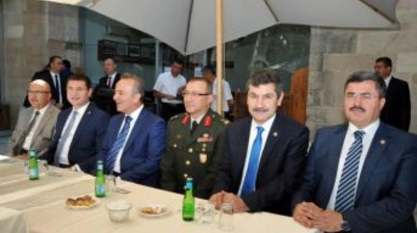 Afyonkarahisar Protokol&uuml; Bayramlaşma T&ouml;reninde Bir Araya Geldi