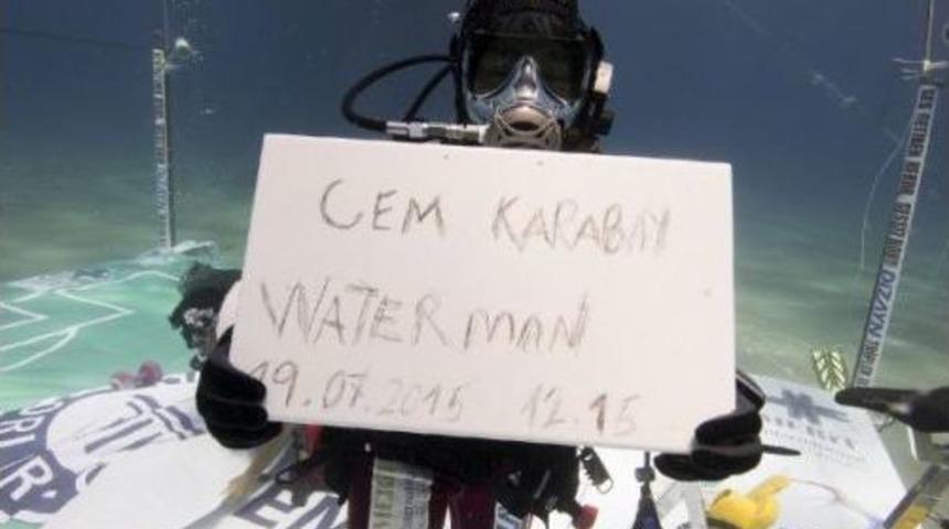 Cem Karabay Ile K&uuml;rşad T&uuml;zmen Sualtında Tavla Oynadı