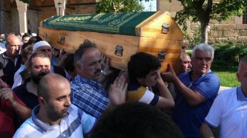 Ablasının Nişan T&ouml;reninden Sonra Kalp Krizi Ge&ccedil;irip &Ouml;ld&uuml; (2)