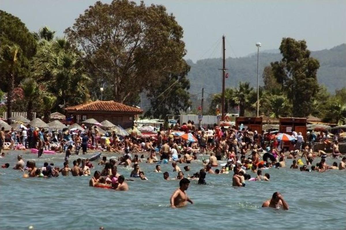 Akyaka&rsquo;da Denizde De, Karada Da Yer Kalmadı