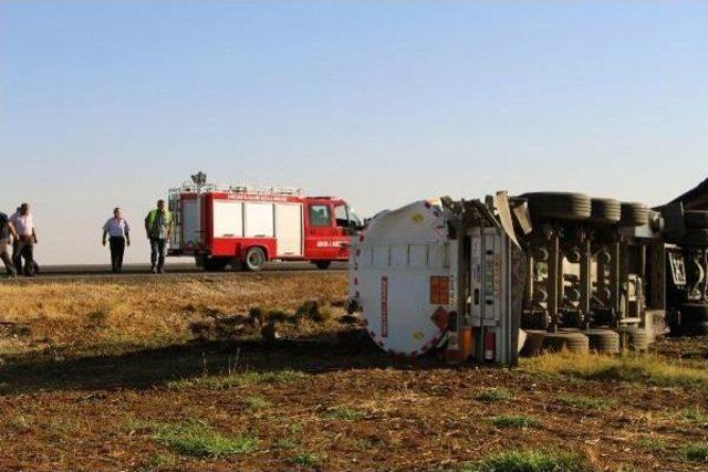 Nusaybin'de Korkutan Kaza: Ham Petrol Yüklü Tanker Devrildi