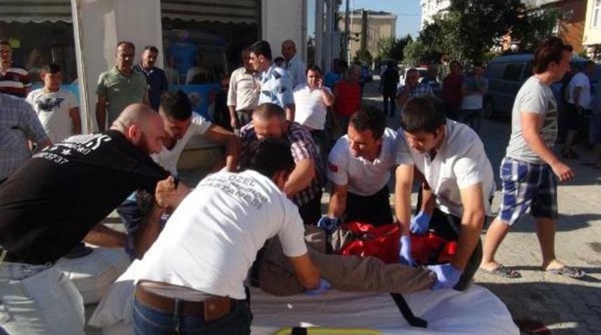 Tartıştığı Komşularını Bacaklarından Vurdu