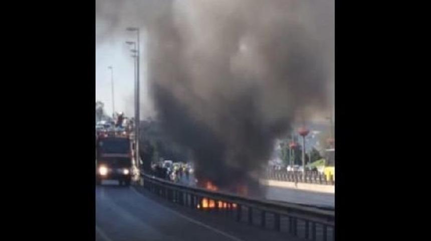 Servis Minib&uuml;s&uuml; Alev Alev Yandı