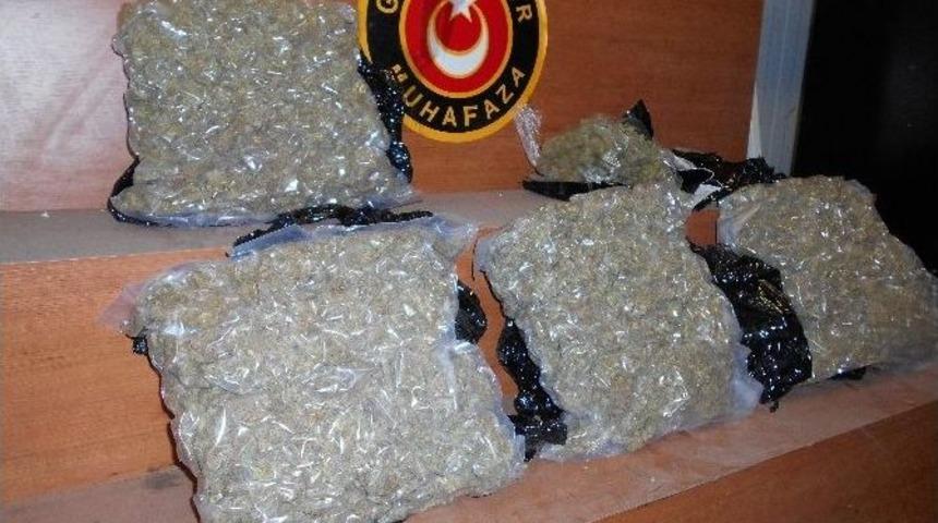 G&uuml;mr&uuml;k Ekipleri 5 Kilo 425 Gram Uyuşturucu Ele Ge&ccedil;irdi