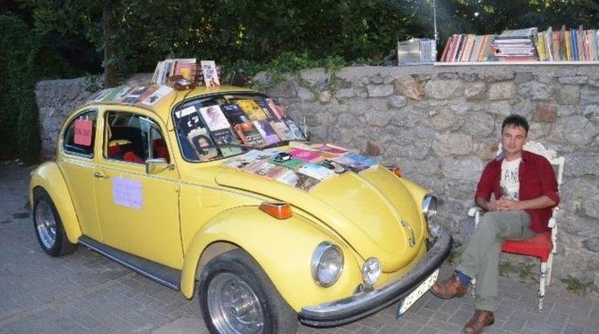 Vosvos&rsquo;u Seyyar K&uuml;t&uuml;phaneye &Ccedil;evirdi