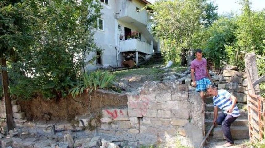 Heyelan Nedeniyle 35 Bina Tahliye Edildi